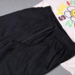 ⁦طقم قطعتين تيشيرت وشورت للأطفال لون زهري بارد وأسود⁩ - الصورة ⁦2⁩