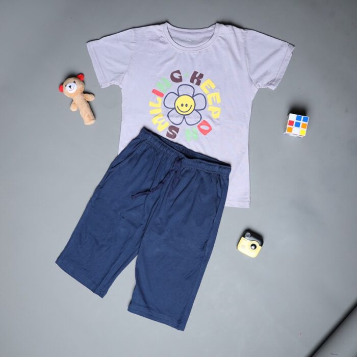 ⁦طقم قطعتين تيشيرت وشورت للأطفال لون بنفسجي وكحلي⁩ - الصورة ⁦2⁩