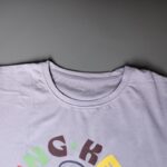 ⁦طقم قطعتين تيشيرت وشورت للأطفال لون بنفسجي وكحلي⁩ - الصورة ⁦5⁩