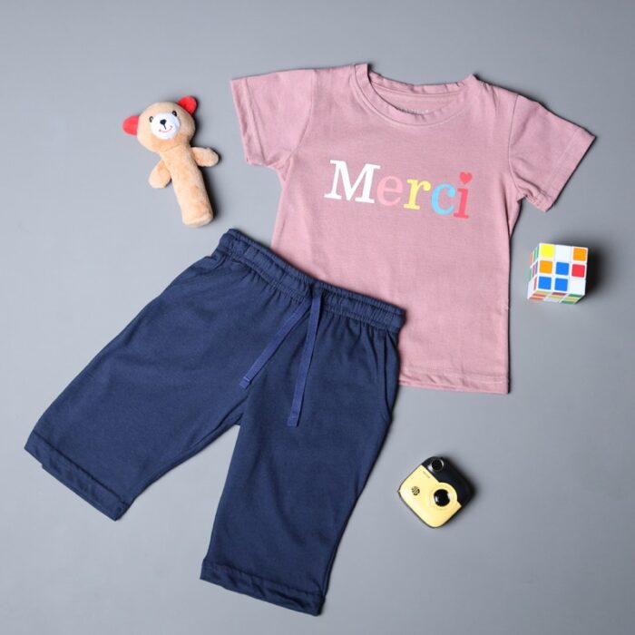 ⁦طقم قطعتين تيشيرت وشورت للأطفال لون نهدي وكحلي⁩ - الصورة ⁦2⁩