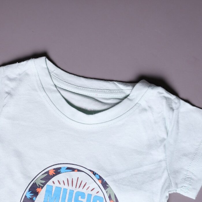 ⁦طقم قطعتين تيشيرت وشورت للأطفال لون اخضر فاتح وكحلي⁩ - الصورة ⁦4⁩