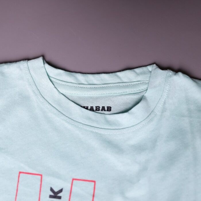 ⁦طقم قطعتين تيشيرت وشورت للأطفال لون أخضر ورمادي⁩ - الصورة ⁦5⁩