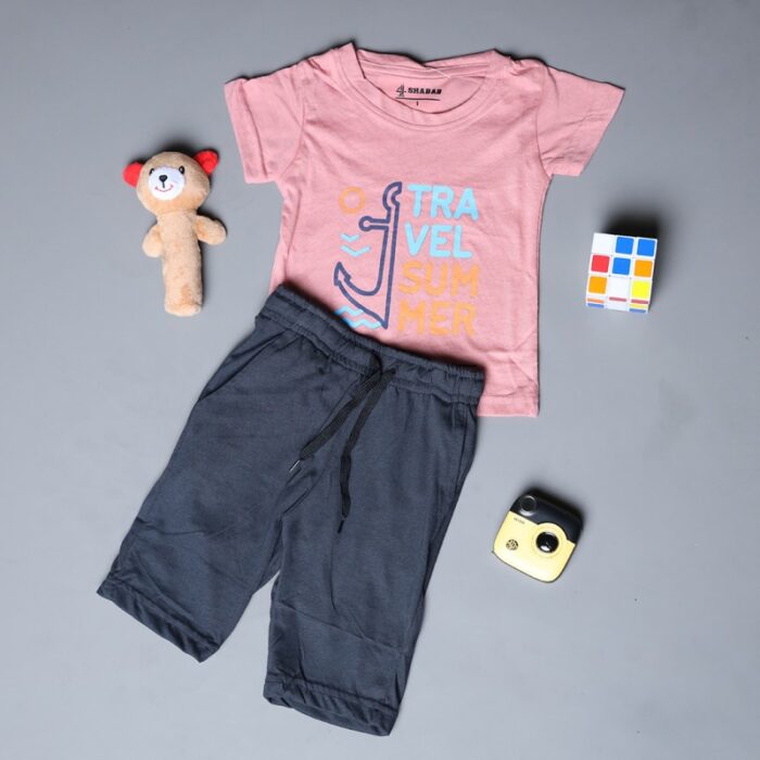 ⁦طقم قطعتين تيشيرت وشورت للأطفال لون نهدي وأسود⁩ - الصورة ⁦2⁩