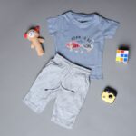 ⁦طقم قطعتين تيشيرت وشورت للأطفال لون بترولي ورمادي⁩ - الصورة ⁦2⁩