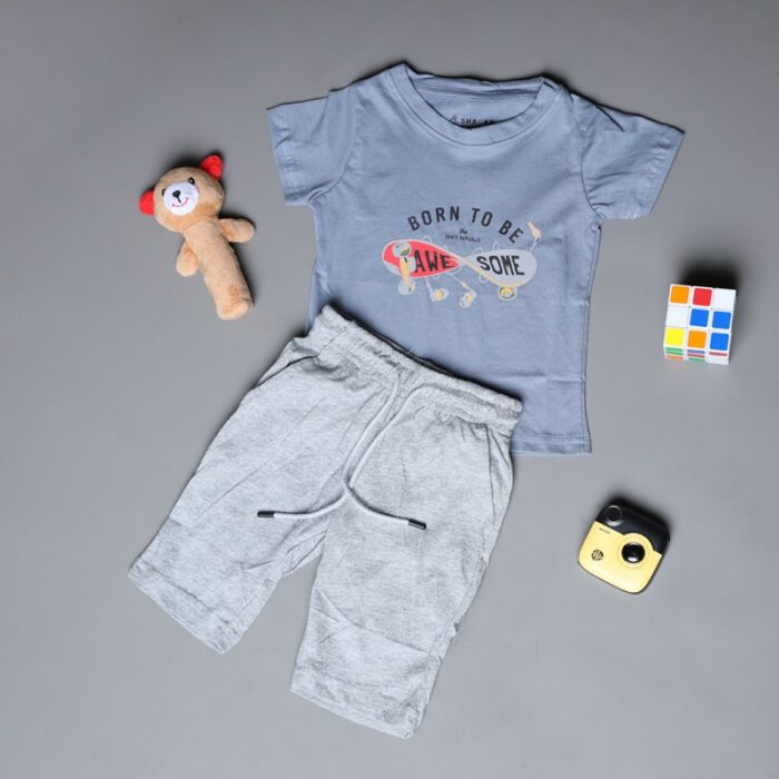 ⁦طقم قطعتين تيشيرت وشورت للأطفال لون بترولي ورمادي⁩ - الصورة ⁦2⁩