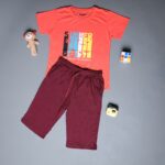 ⁦طقم قطعتين تيشيرت وشورت للأطفال لون برتقالي وخمري⁩ - الصورة ⁦2⁩