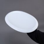 ⁦صحن بورسلان بتصميم بيضاوي حجم 35×27 سم لون أبيض⁩ - الصورة ⁦2⁩