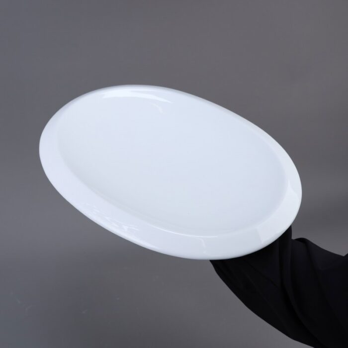 ⁦صحن بورسلان بتصميم بيضاوي حجم 35×27 سم لون أبيض⁩ - الصورة ⁦2⁩