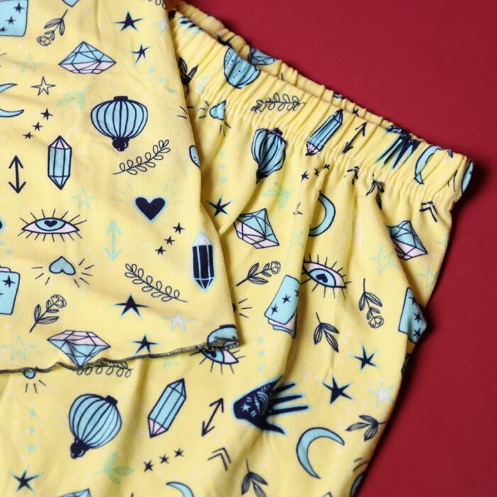 ⁦بجامة صيفية للنساء لون أصفر بتصميم رسومات⁩ - الصورة ⁦3⁩