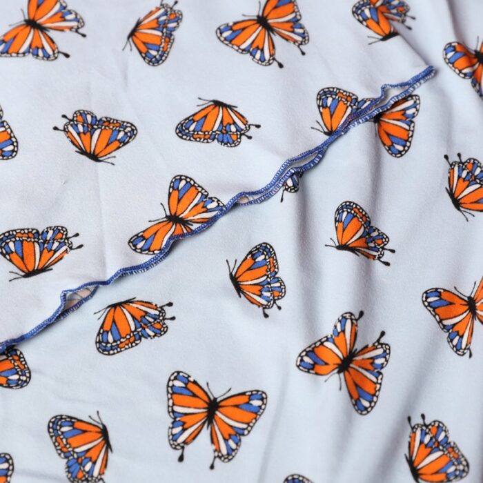 10334916_67dc4d14da775 بجامة صيفية للنساء لون أزرق بتصميم فراشات - الصورة 1