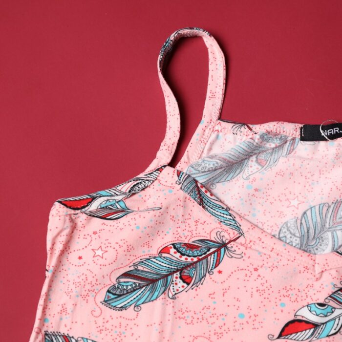 10334922_67dc4d27d2c1a بجامة صيفية للنساء لون زهري بتصميم ريشة - الصورة 1