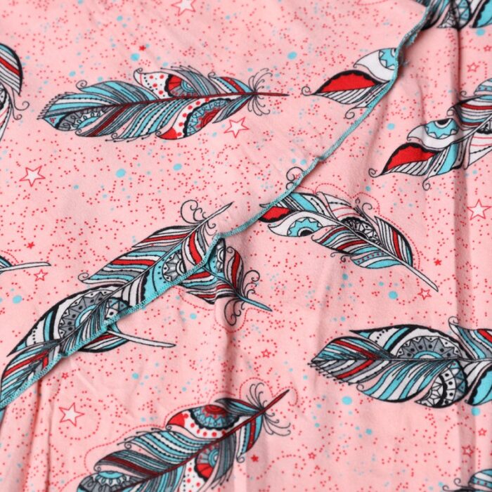 ⁦بجامة صيفية للنساء لون زهري بتصميم ريشة⁩ - الصورة ⁦2⁩