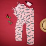 ⁦بجامة صيفية للنساء لون زهري بتصميم ريشة⁩ - الصورة ⁦3⁩