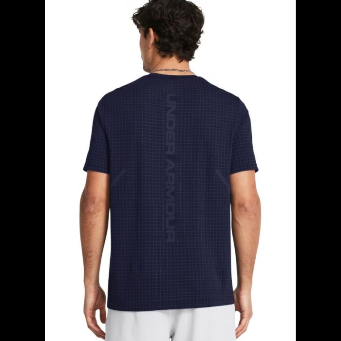 ⁦Under Armour Men's Seamless Grid Short Sleeve T-Shirt - تيشيرت أندر آرمر سيملس جريد بأكمام قصيرة للرجال لون كحلي⁩ - الصورة ⁦2⁩