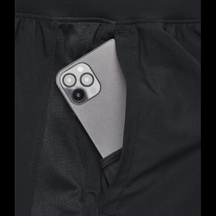 ⁦شورت اندر ارمور لانش7 2 في 1 للرجال لون اسود-Under Armour Men's UA Launch 7" 2-in-1 Shorts⁩ - الصورة ⁦5⁩
