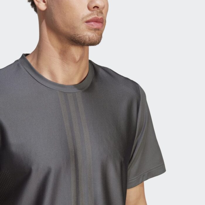 ⁦تيشيرت اديداس هيت وورك اوت ثلاث خطوط للرجال لون رمادي-adidas Mens' HIIT Workout 3-Stripes Tee - Grey⁩ - الصورة ⁦6⁩