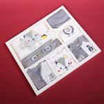 ⁦طقم للأطفال حديثي الولادة 10 قطع لون سكني وأبيض⁩ - الصورة ⁦2⁩