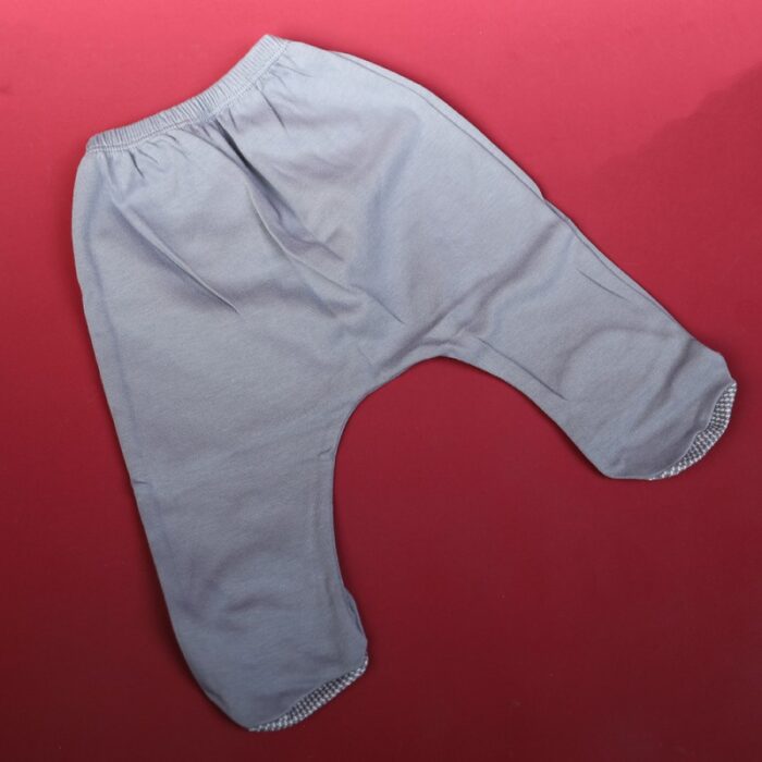 ⁦طقم للأطفال حديثي الولادة 10 قطع لون سكني وأبيض⁩ - الصورة ⁦4⁩