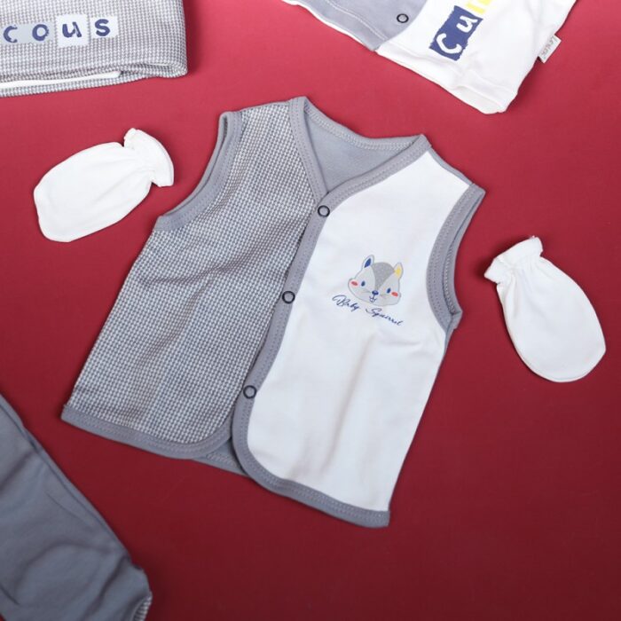 ⁦طقم للأطفال حديثي الولادة 10 قطع لون سكني وأبيض⁩ - الصورة ⁦5⁩