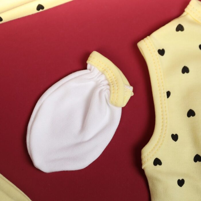 ⁦طقم للأطفال حديثي الولادة 10 قطع لون أصفر⁩ - الصورة ⁦4⁩