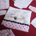 ⁦طقم للأطفال حديثي الولادة 10 قطع لون زهري و أبيض⁩ - الصورة ⁦4⁩