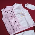 ⁦طقم للأطفال حديثي الولادة 10 قطع لون زهري و أبيض⁩ - الصورة ⁦5⁩