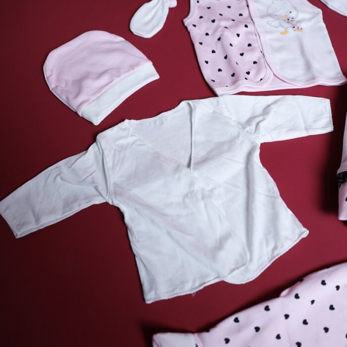 ⁦طقم للأطفال حديثي الولادة 10 قطع لون زهري و أبيض⁩ - الصورة ⁦8⁩