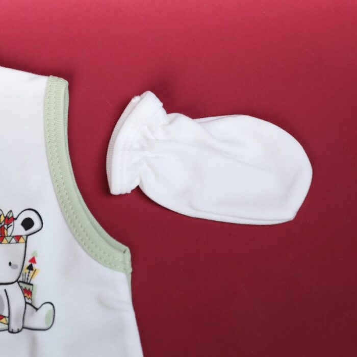 ⁦طقم للأطفال حديثي الولادة 10 قطع لون أخضر و أبيض⁩ - الصورة ⁦6⁩