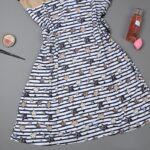 ⁦فستان بيتي للنساء طويل لون بني وأبيض وأسود⁩ - الصورة ⁦4⁩