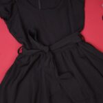 ⁦فستان حفر للنساء لون أسود مع رباط⁩ - الصورة ⁦6⁩