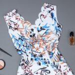 ⁦فستان حفر للنساء لون أبيض وأزرق⁩ - الصورة ⁦2⁩