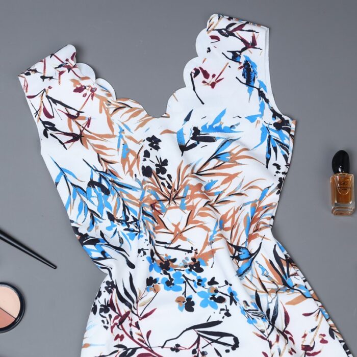 ⁦فستان حفر للنساء لون أبيض وأزرق⁩ - الصورة ⁦2⁩