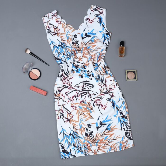 ⁦فستان حفر للنساء لون أبيض وأزرق⁩ - الصورة ⁦4⁩