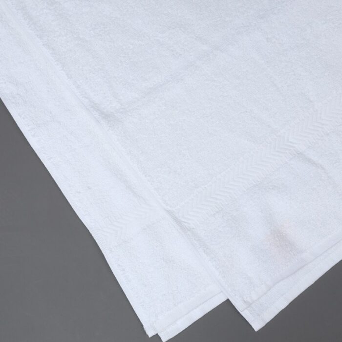 ⁦منشفة للإستحمام لون أبيض 140*70 سم⁩ - الصورة ⁦3⁩