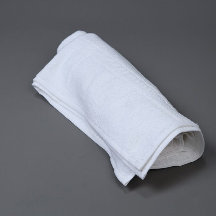 ⁦منشفة للإستحمام لون أبيض 140*70 سم⁩ - الصورة ⁦7⁩
