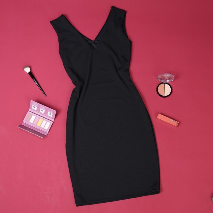 ⁦فستان حفر للنساء لون أسود سادة⁩ - الصورة ⁦2⁩