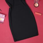 ⁦فستان حفر للنساء لون أسود سادة⁩ - الصورة ⁦4⁩