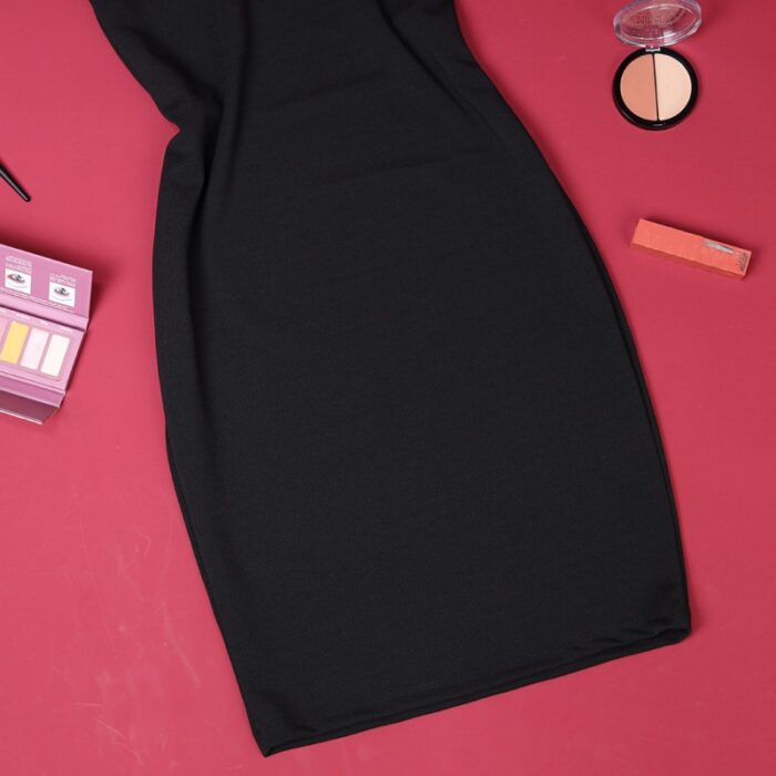 ⁦فستان حفر للنساء لون أسود سادة⁩ - الصورة ⁦4⁩