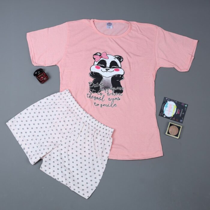 10335178_67dc4f63be03d بيجامة نص كم مع شورت للنساء لون بطيخي بتصميم دبدوب - الصورة 1