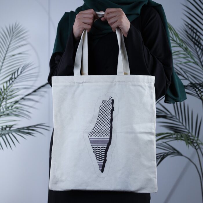 10335299_67dc50856a98a شنطة كتف تصميم خارطة فلسطين لون بيج - الصورة 1