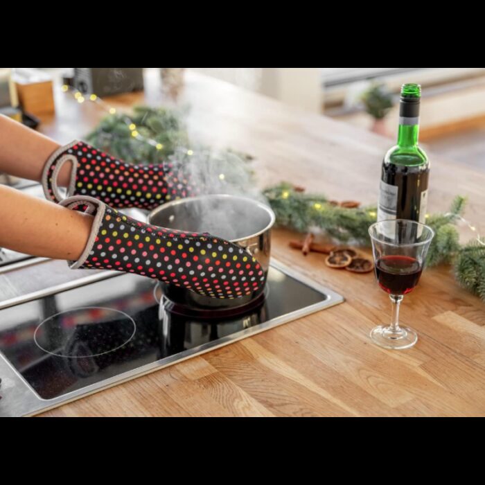 ⁦طقم كفوف فرن من وينكو قطعتين بعدة الوان-Wenko Neoprene Dots kitchen Gloves X2⁩ - الصورة ⁦3⁩
