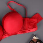 ⁦صدرية مبطنة للنساء لون أحمر⁩ - الصورة ⁦3⁩