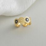 خاتم ذهبي وأسود بتصميم دوائر