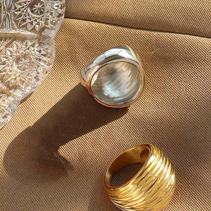 ⁦خاتم فضي عريض حجم 7⁩ - الصورة ⁦2⁩