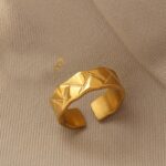 خاتم ذهبي عريض