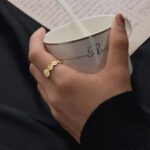 ⁦خاتم ذهبي بتصميم دوائر⁩ - الصورة ⁦3⁩