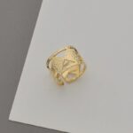 ⁦خاتم ذهبي عريض⁩ - الصورة ⁦3⁩