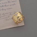 ⁦خاتم ذهبي عريض⁩ - الصورة ⁦4⁩