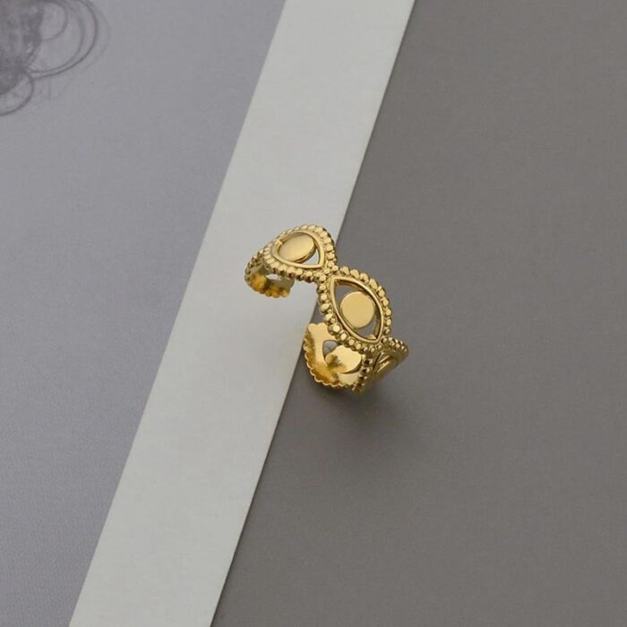 ⁦خاتم ذهبي بتصميم عين⁩ - الصورة ⁦2⁩