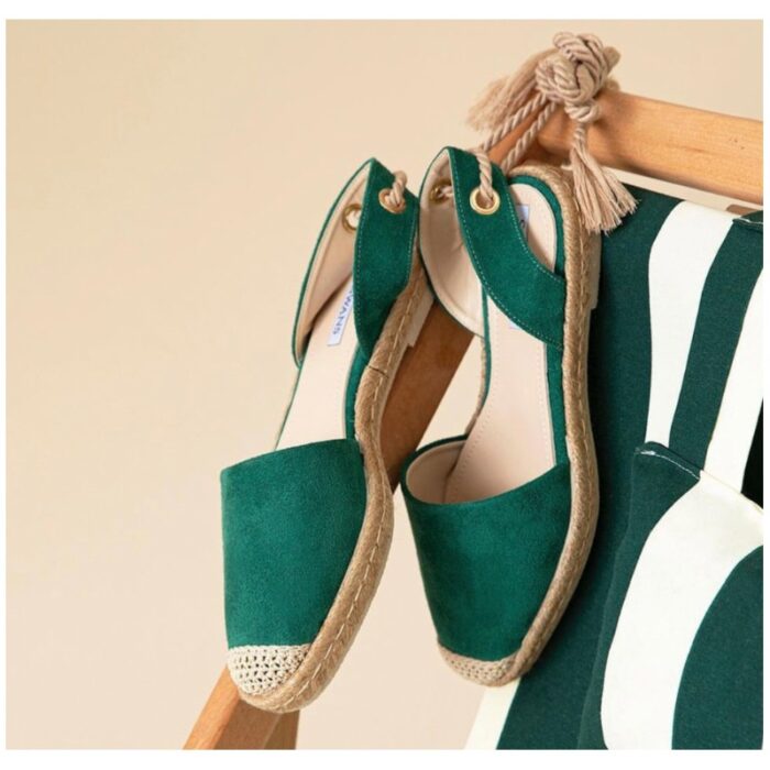 10335796_67dc53bf3170a حذاء كاجوال للنساء لون أخضر من Sami Boutique - الصورة 1